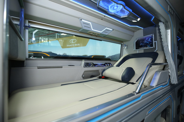 This image shows details inside a Mercedes-Benz bus. Photo: T.C. / Tuoi Tre