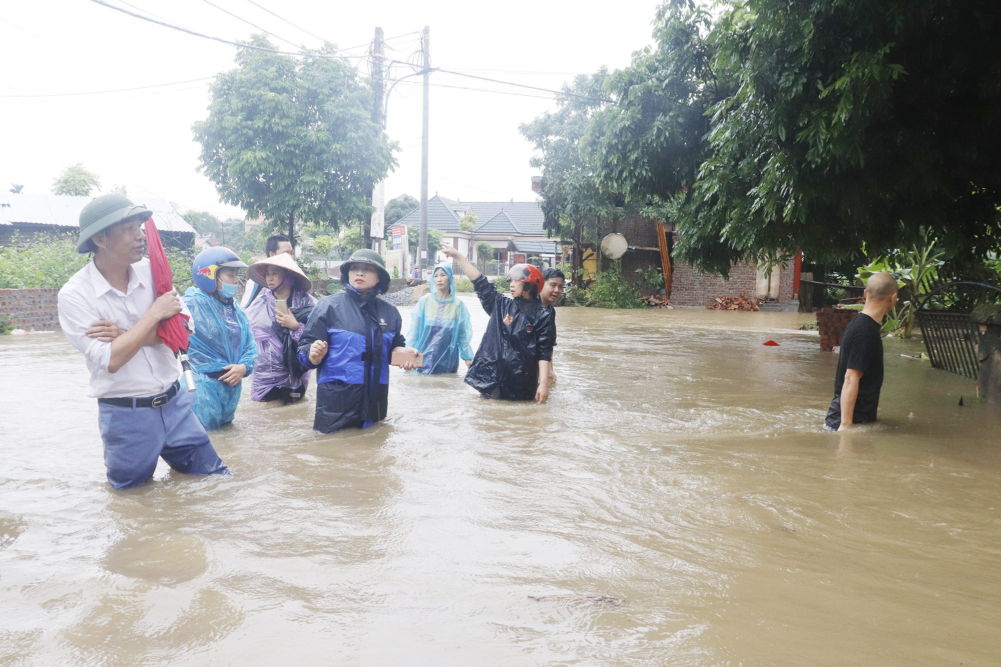 Golf course dam failure leads to flooded households in northern Vietnam