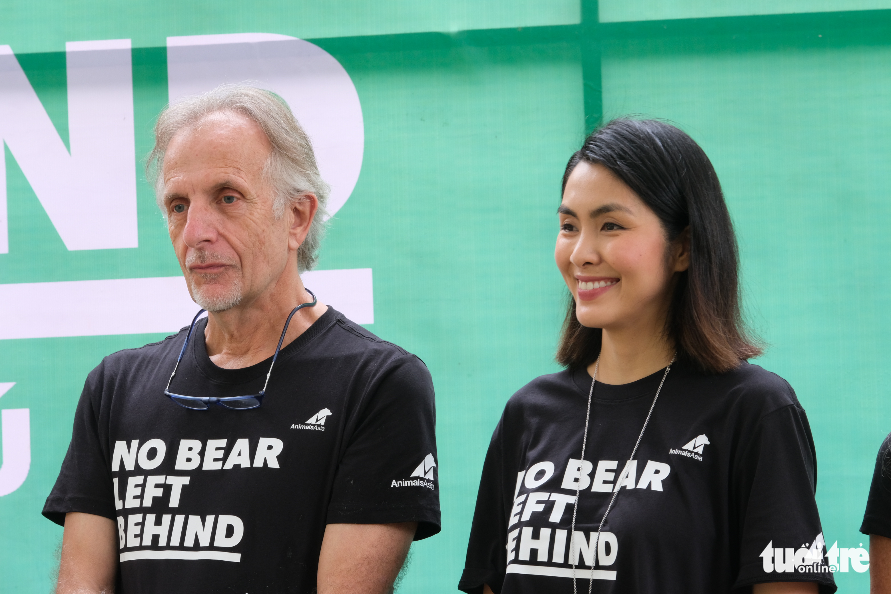 Australian writer Jan Sardi (L) and Vietnamese actress Tang Thanh Ha attend the launch event for the #NoBearLeftBehind campaign at Vietnam Bear Rescue Center in northern Vinh Phuc Province, Vietnam, May 25, 2022. Photo: Ha Thanh / Tuoi Tre