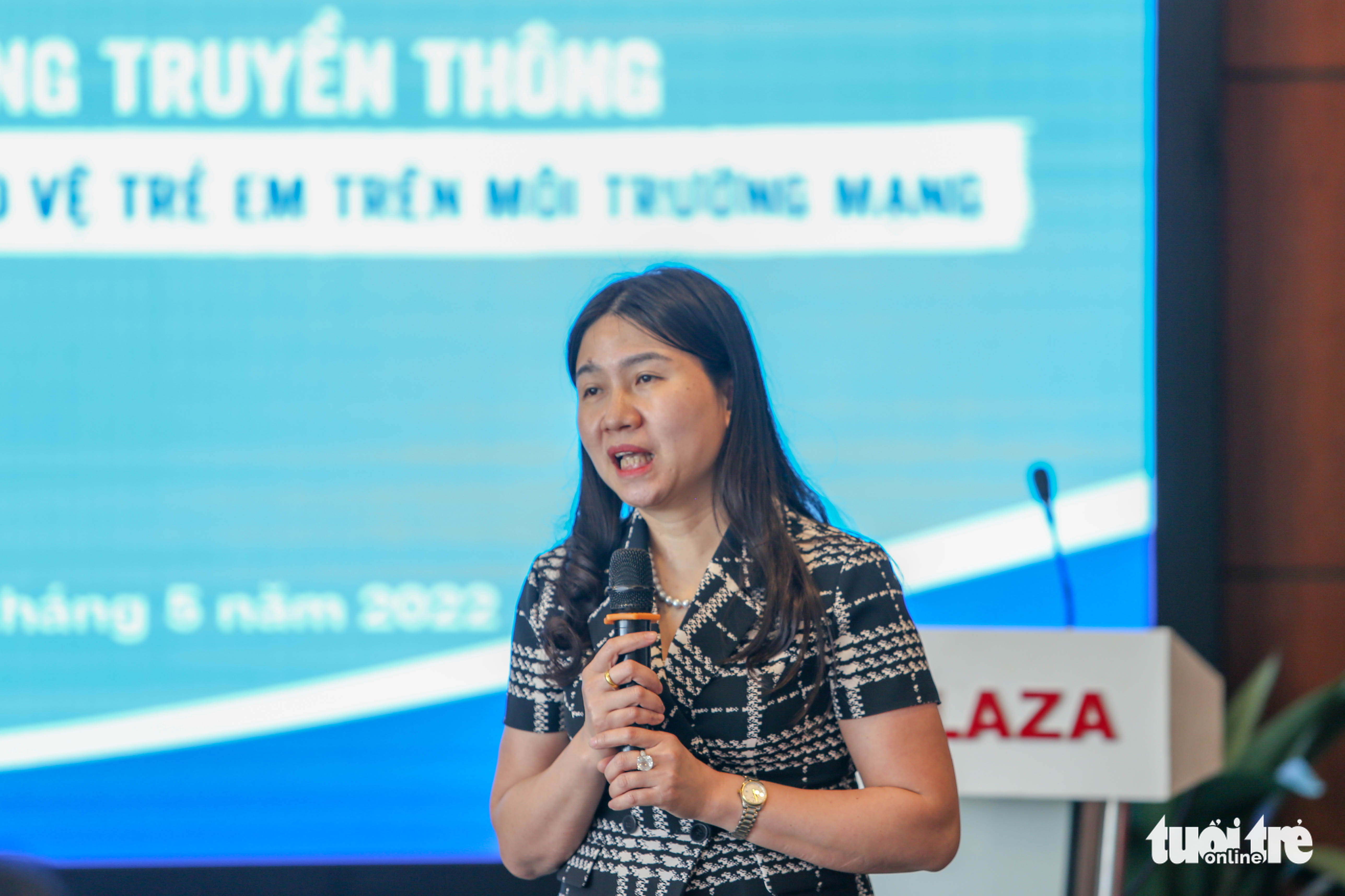 Nguyen Thi Nga, deputy head of the Department of Children’s Affairs under the Ministry of Labor, War Invalids, and Social Affairs, speaks at the seminar in Hoa Binh Province, Vietnam, May 25, 2022. Photo: Ha Quan / Tuoi Tre