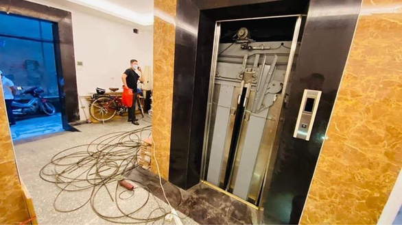 Elevator falls in Hanoi, killing two technicians trapped inside