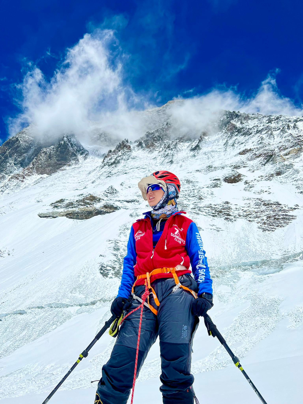 The first Vietnamese Everest female conqueror stands in front of the legendary Himalaya.