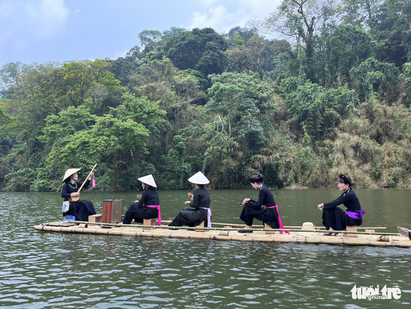Vietnam’s Tuyen Quang includes traditional 'then' singing in lake tour