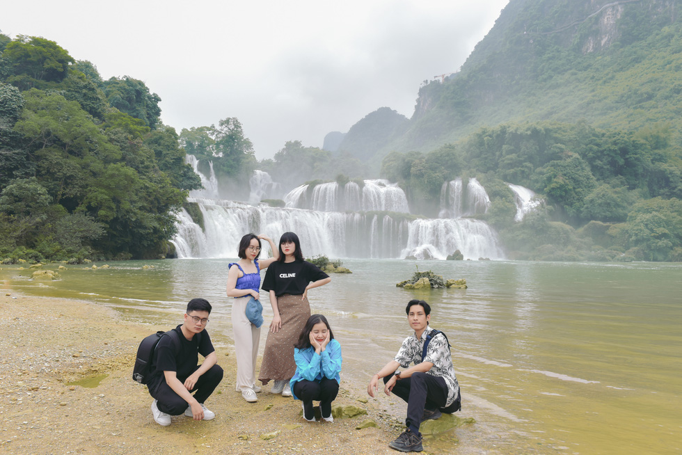 Ban Gioc Waterfall in flood season is both imposing and poetic, so it is called a fairyland in the forest. This is a must-visit destination for travel lovers. Photo: Yen Vi Vu / Tuoi Tre