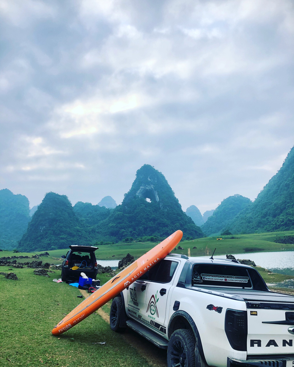 Trucks of tourists arrive at Mat Than Mountain in Cao Bang Province, northern Vietnam. Photo: Ly Dao Huy / Tuoi Tre