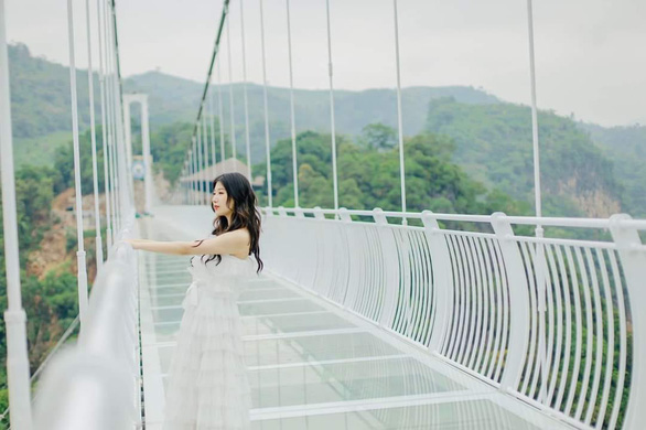 Vietnam's newest glass bridge recognized by Guinness as world's longest | Tuoi Tre News