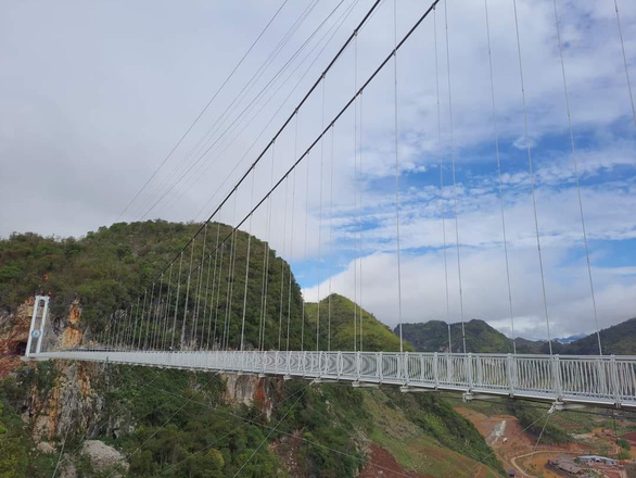 The Bach Long glass bridge in Vietnam’s Son La Province is seen in this image. Photo: Facebook page “Cau Kinh Bach Long - Moc Chau Island”