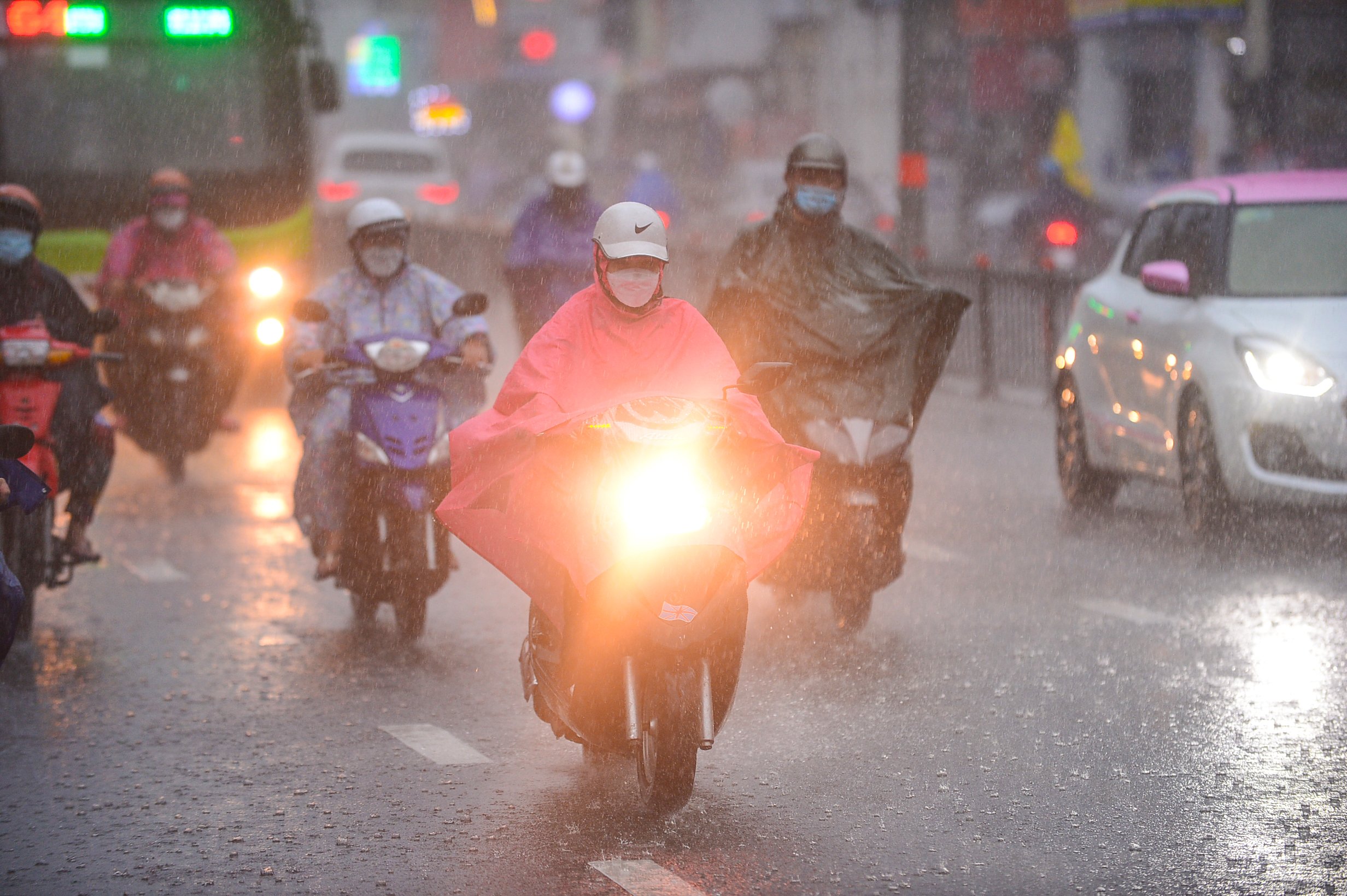 People travel under heavy rains on Hoang Van Thu Street in Phu Nhuan District, Ho Chi Minh City, June 2, 2022. Photo: Quang Dinh / Tuoi Tre