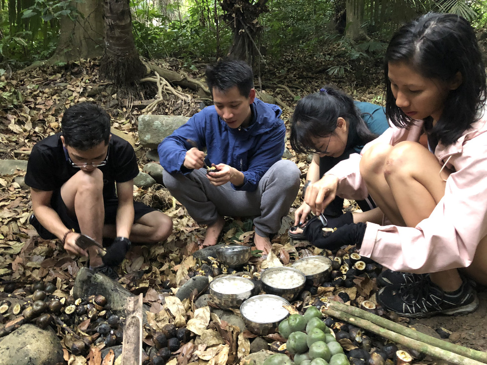 <em>After removing the shells of arenga pinnata fruit, travelers can bathe in the stream if it is warm. Photo: </em>Vi Thich / Handout via Tuoi Tre