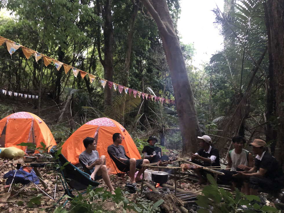Trekkers camp overnight in the forest and enjoy dishes cooked by the Churu people. Photo: Vi Thich / Handout via Tuoi Tre