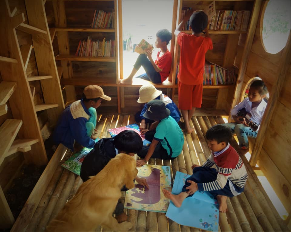 Children enjoy colorful books at a library which offers free books to local children in the area. Photo: Vi Thich / Handout via Tuoi Tre