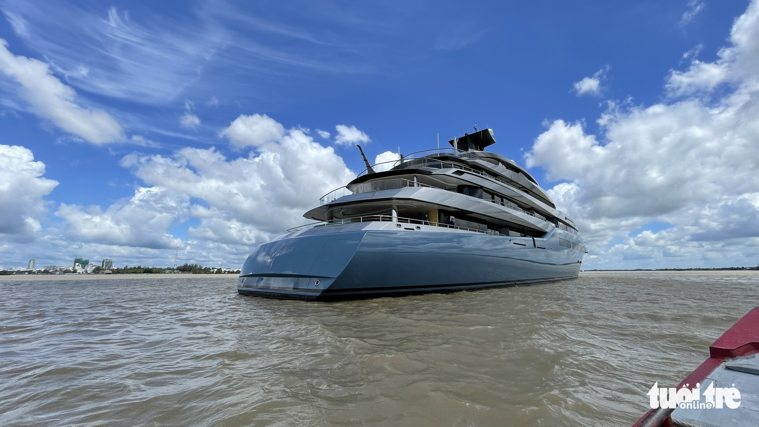 British billionaire sails Aviva yacht to Vietnam again