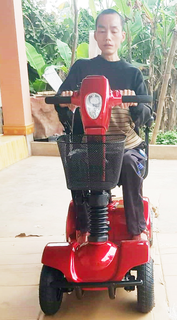 Son Lam, a local man in north-central Nghe An Province, said the wheelchair is an amazing present that helps him do more meaningful things.