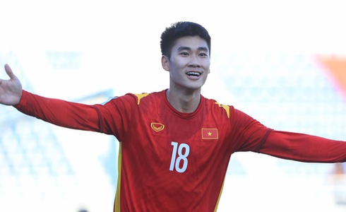 Nham Manh Dung celebrates Vietnam’s first goal in Group C game against Malaysia at the 2022 AFC U23 Asian Cup in Uzbekistan, June 8, 2022. Photo: Huu Tan / Tuoi Tre