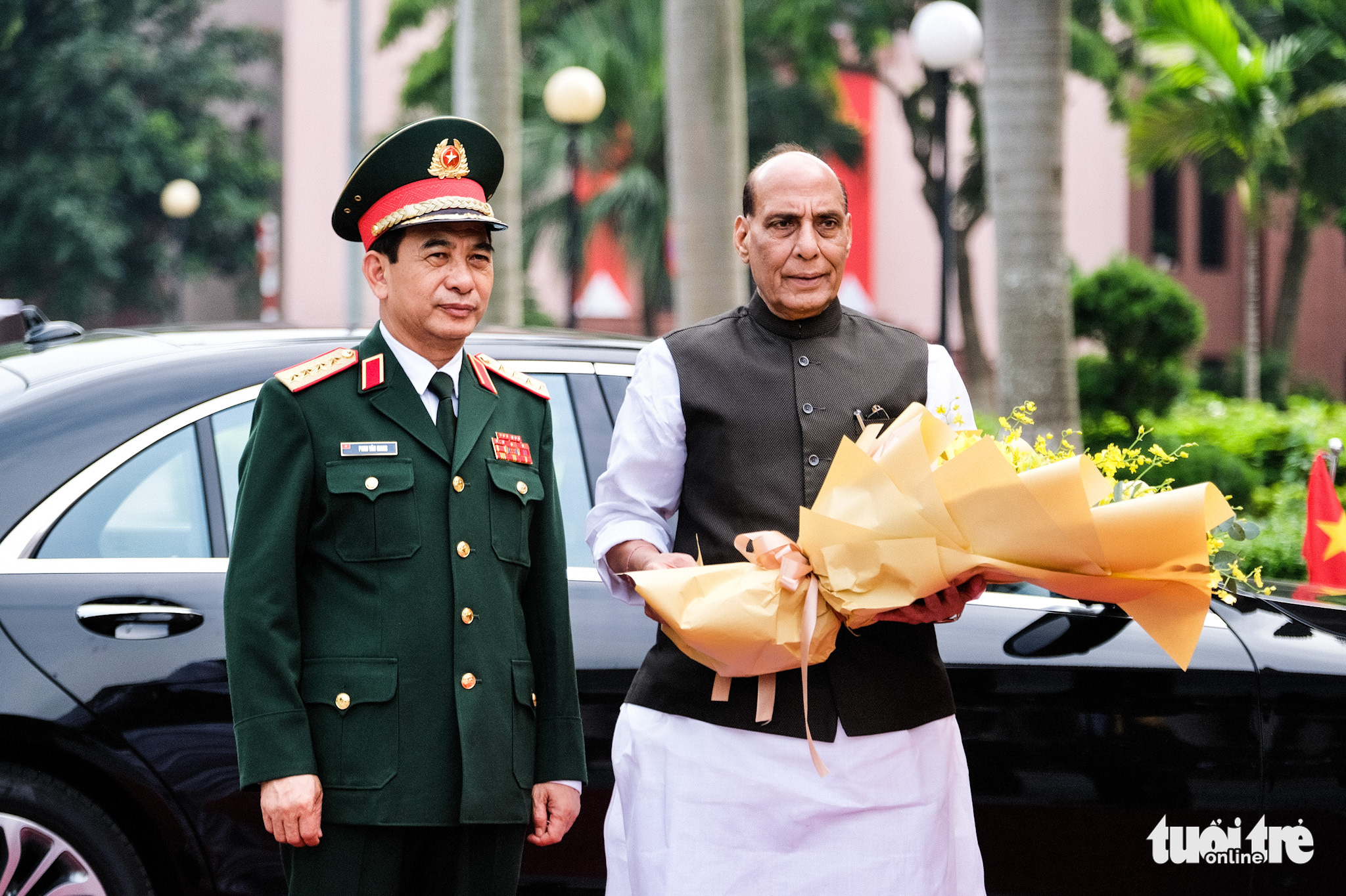 Vietnamese, Indian defense ministers join talks in Hanoi