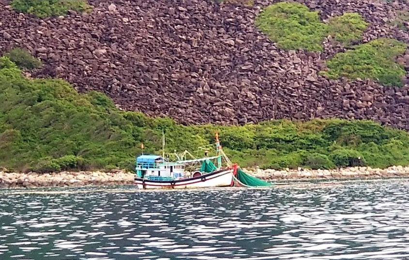 An illegal fishing boat at the Hon Mun Nature Reserve in Nha Trang City, Khanh Hoa Province, Vietnam in this photo uploaded by a Facebook user.