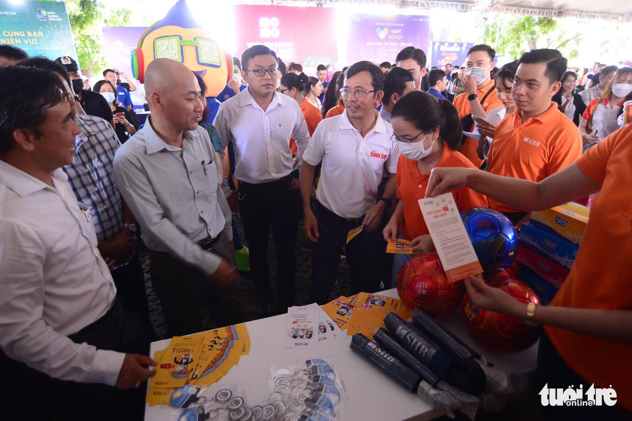 The stall SHB at the Cashless Fair in Thu Duc City, Ho Chi Minh City, June 12, 2022. Photo: Quang Dinh / Tuoi Tre