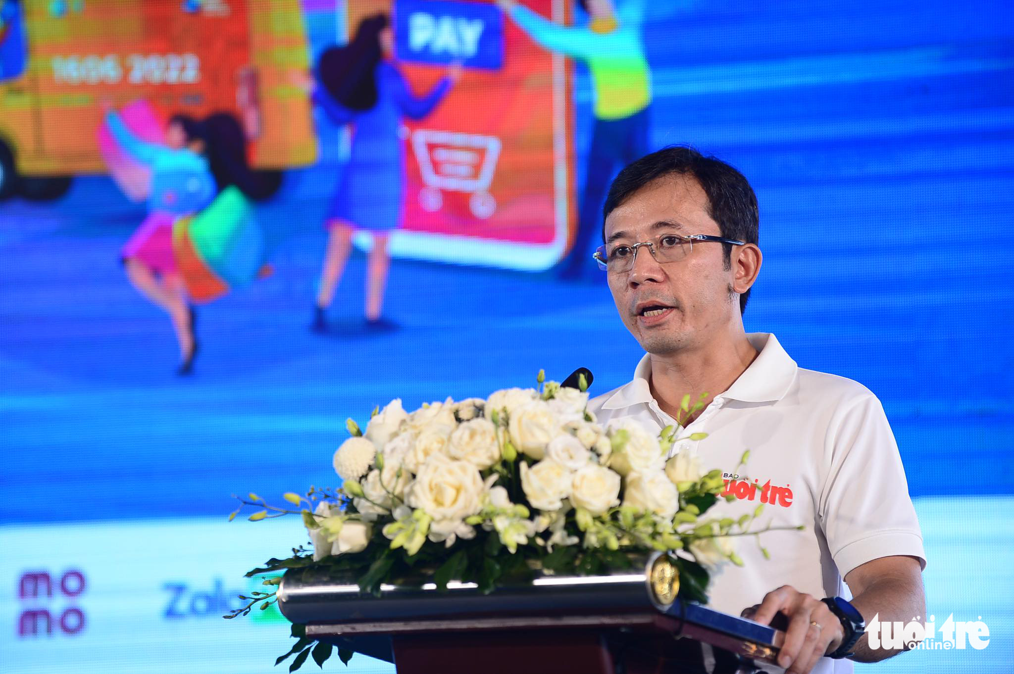 Tran Xuan Toan, member of Tuoi Tre (Youth) newspaper’s editorial board, speaks at the Cashless Fair in Thu Duc City, Ho Chi Minh City, June 12, 2022. Photo: Quang Dinh / Tuoi Tre