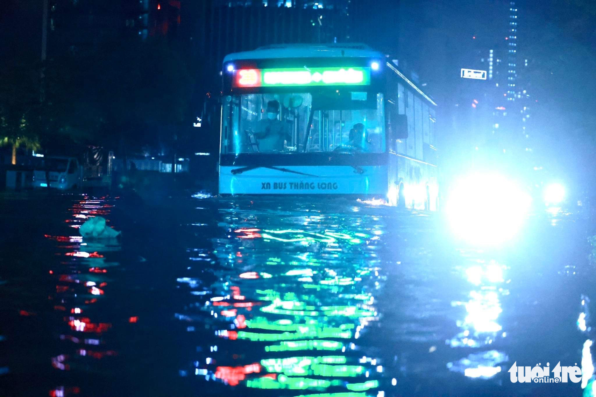 A bus travels on a flooded road in Hanoi, June 13, 2022. Photo: Tuoi Tre