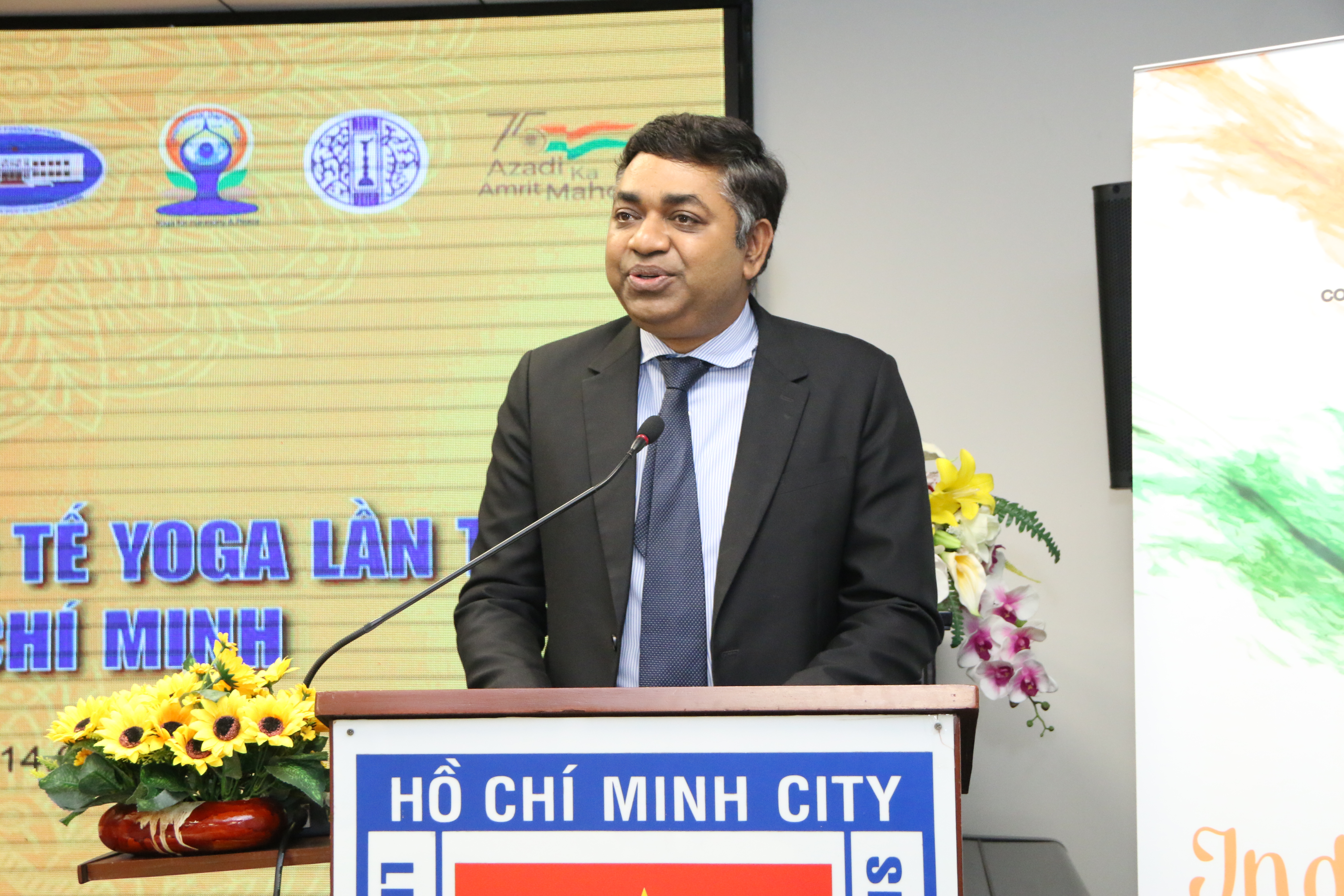 Consul General of India in Ho Chi Minh City Madan Mohan Sethi chairs the press conference to announce the 8th International Day of Yoga in Ho Chi Minh City and other provinces/cities in southern Vietnam at the conference hall of the Ho Chi Minh Union of Friendship Organizations on June 14, 2022. Photo courtesy of the Consulate General of India in Ho Chi Minh City