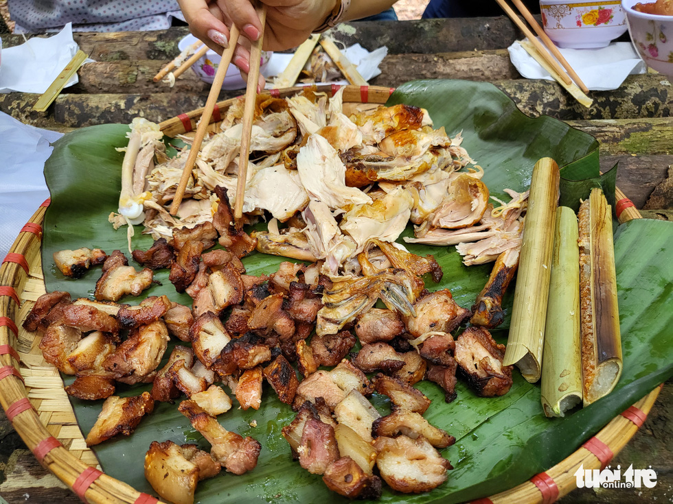Grilled pork and chicken served with 'com lam' (sticky rice cooked in bamboo) for lunch in the middle of Kon Ka Kinh National Park in the Central Highlands province of Gia Lai. Photo: Hai Kim / Tuoi Tre