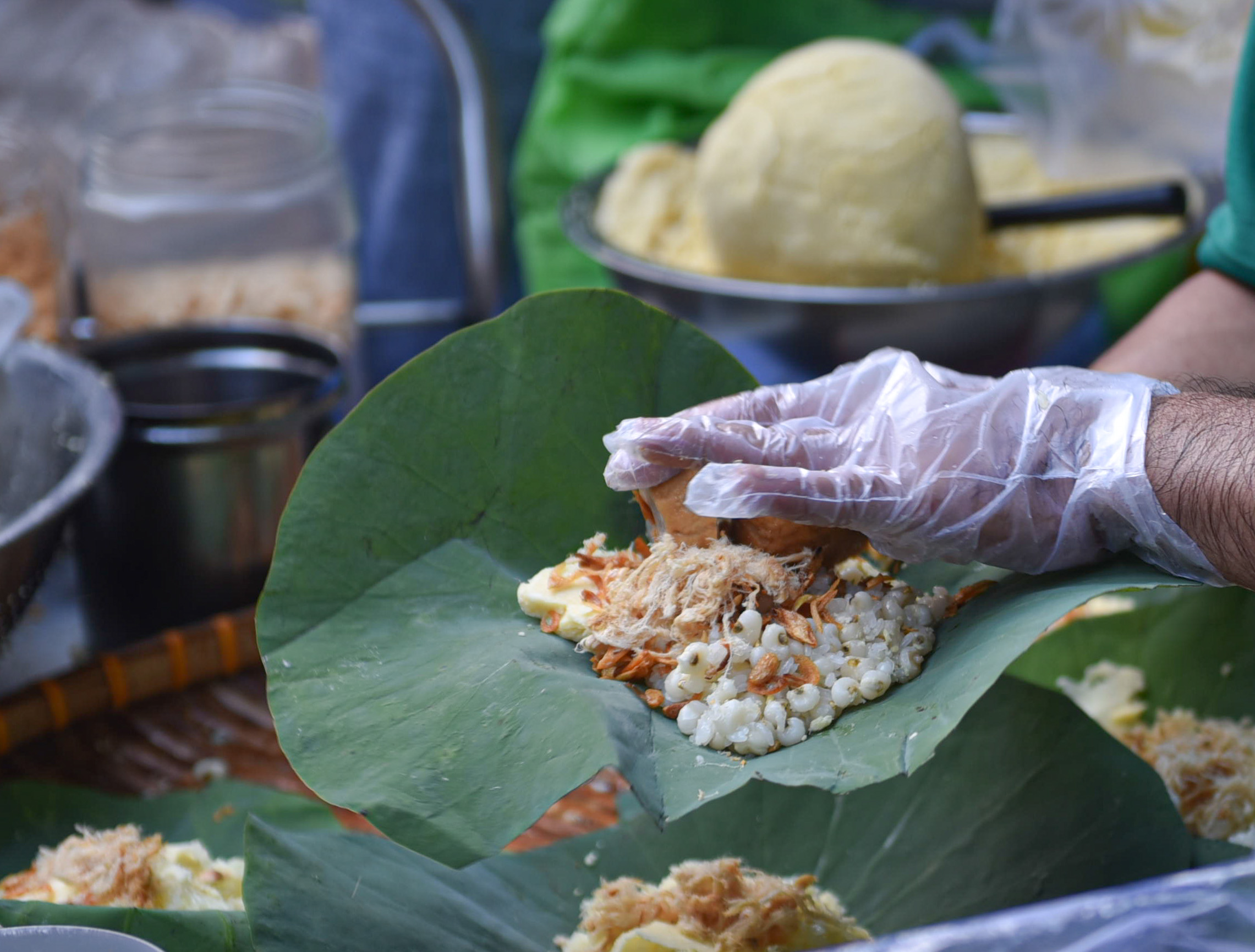 Corn sticky rice is served at Hanh’s stall at 35 Ngo Thi Thu Minh, Ward 2, Tan Binh District, Ho Chi Minh City. Photo: Ngoc Phuong / Tuoi Tre News