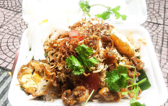 This Saigon food stall sells savory sticky rice for just one dollar