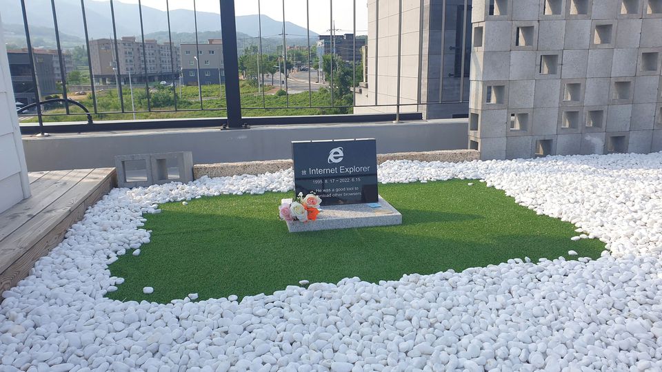 Tombstone of Internet Explorer browser, set up by South Korea's software engineer Jung Ki-young, is pictured at a rooftop of a cafe in Gyeongju, South Korea, June 17, 2022. Jung Ki-Young/Handout via Reuters
