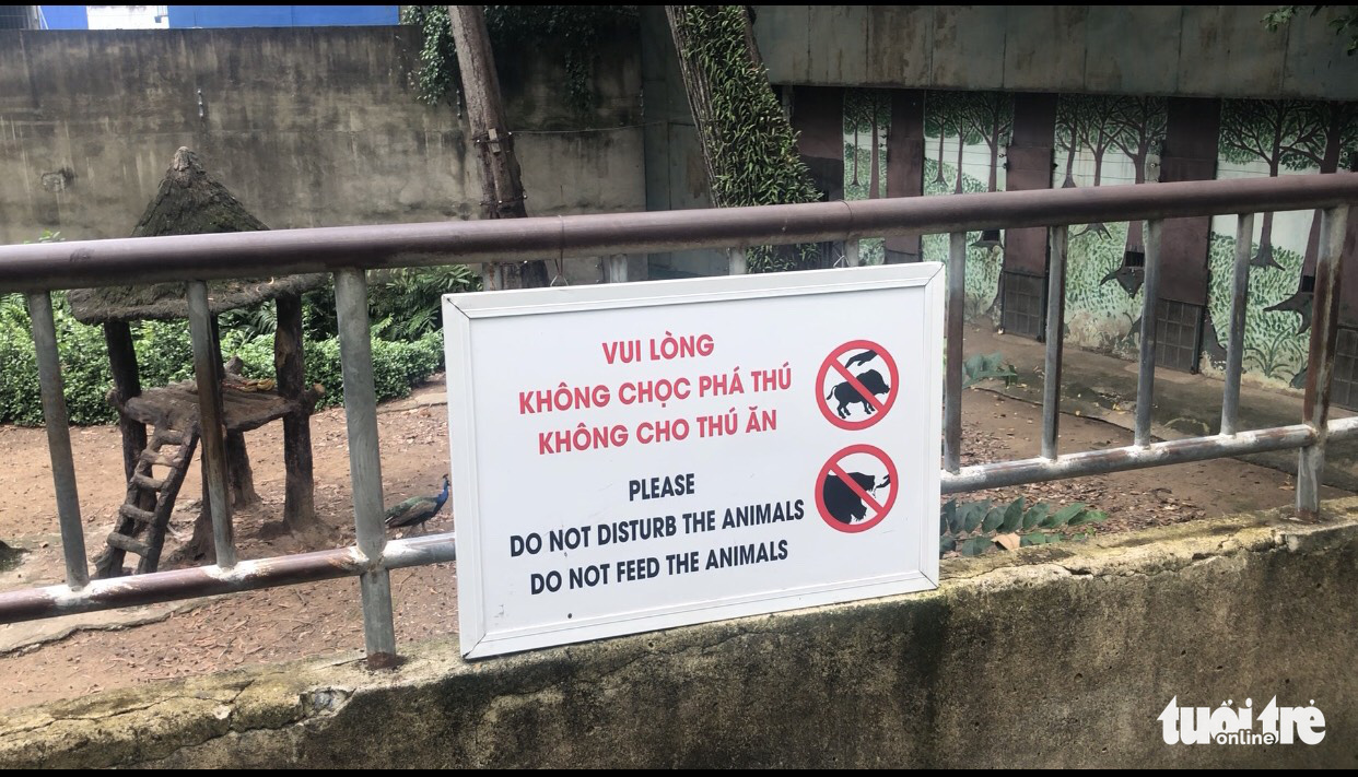 A sign telling visitors not to disturb or feed the animals at the Saigon Zoo and Botanical Gardens in Ho Chi Minh City. Photo: Luu Duyen / Tuoi Tre