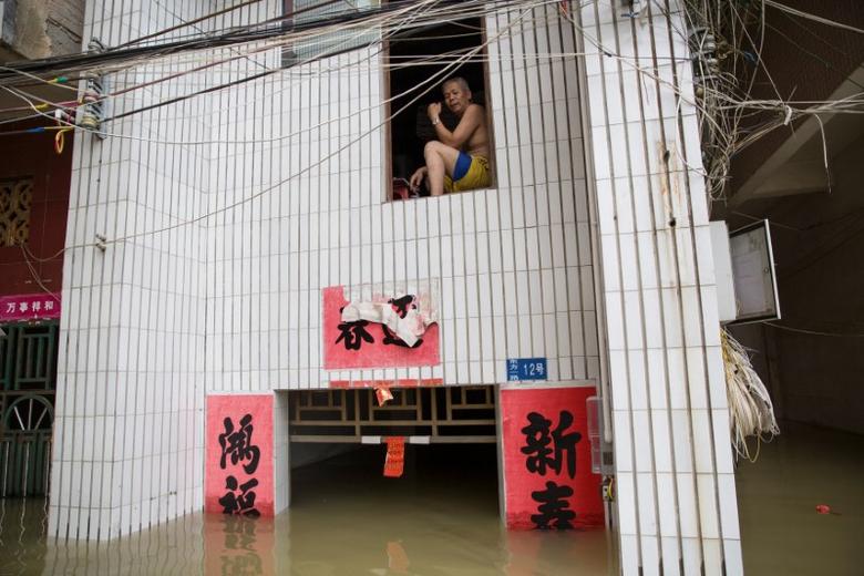 South China provinces raise alerts as flooding breaks records