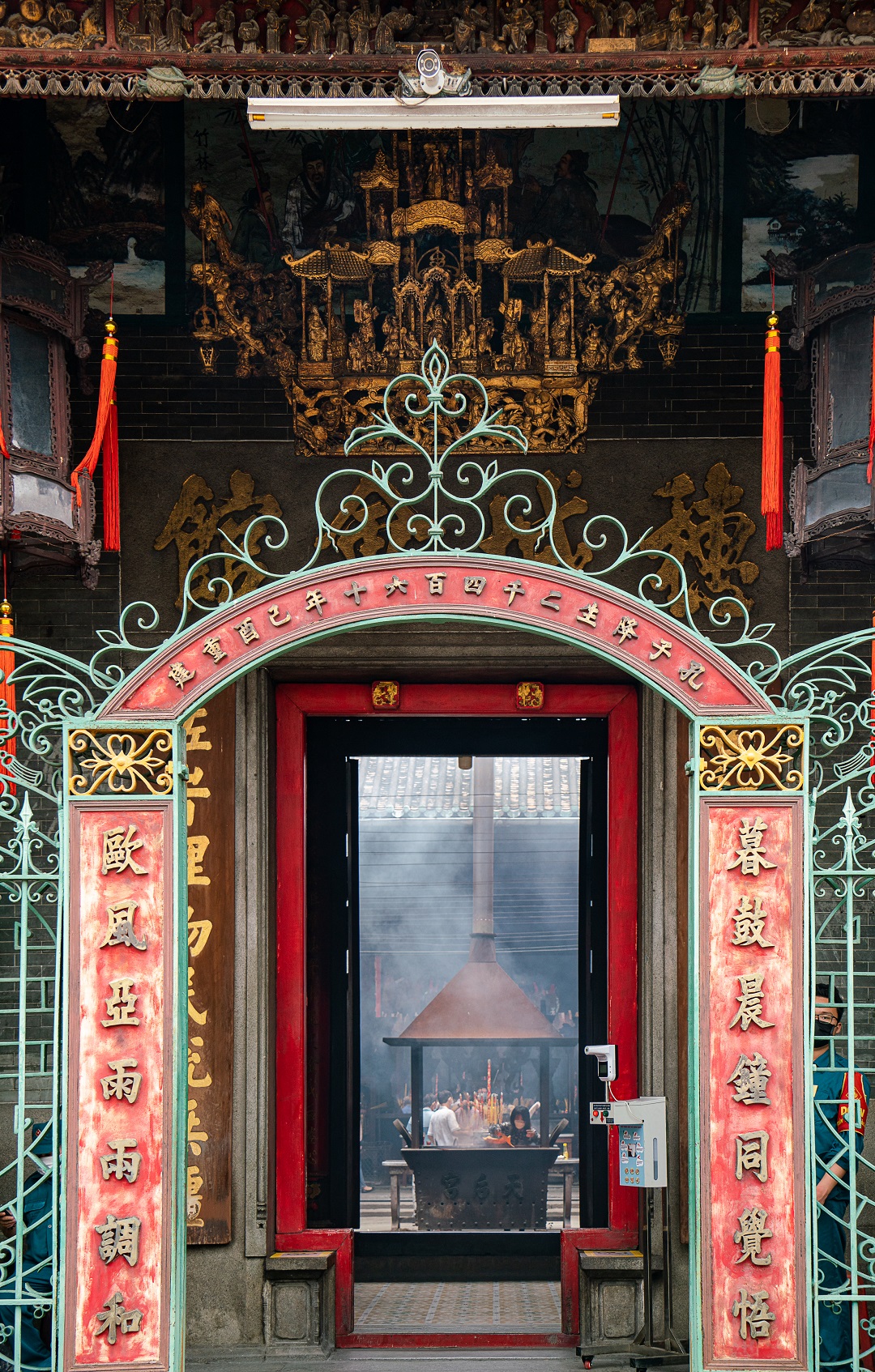 The main entrance of the temple leading to the front temple. Photo: Nguyen Trung Au / Tuoi Tre News