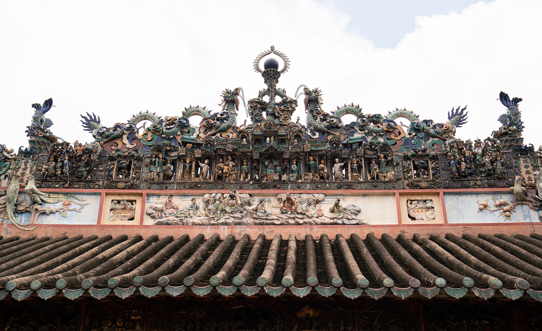 The roofline of the temple was designed in a meticulous and sophisticated manner. Photo: Nguyen Trung Au / Tuoi Tre News