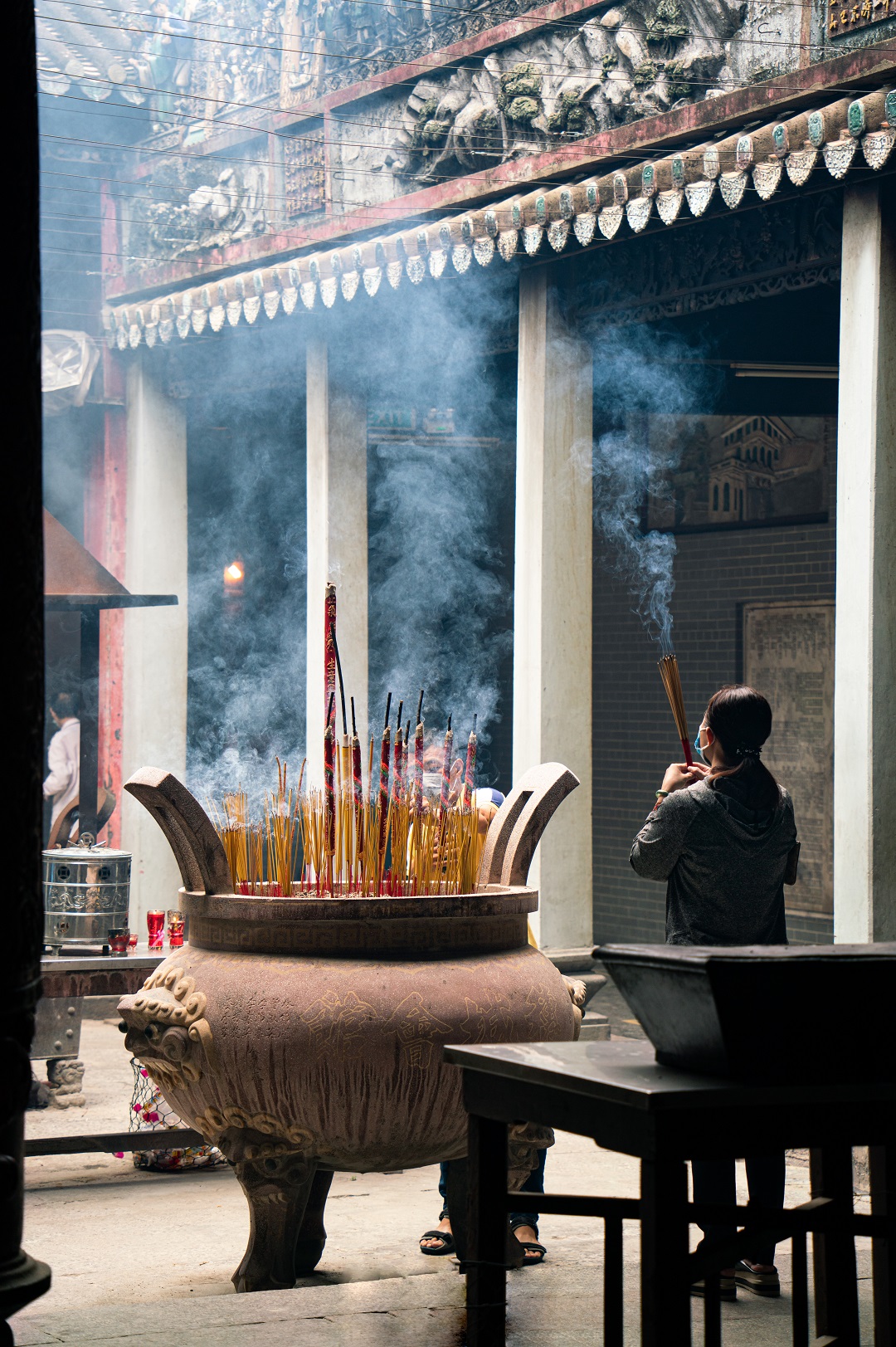 A large censer in the temple. Photo: Nguyen Trung Au / Tuoi Tre News