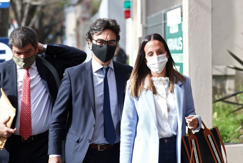 Agustina Cosachov, psychiatrist of late Argentine soccer legend Diego Armando Maradona arrives to a prosecutor's office in San Isidro, accompanied by her lawyer, Vadim Mischanchuk, in Buenos Aires, Argentina June 25, 2021. Photo: Reuters