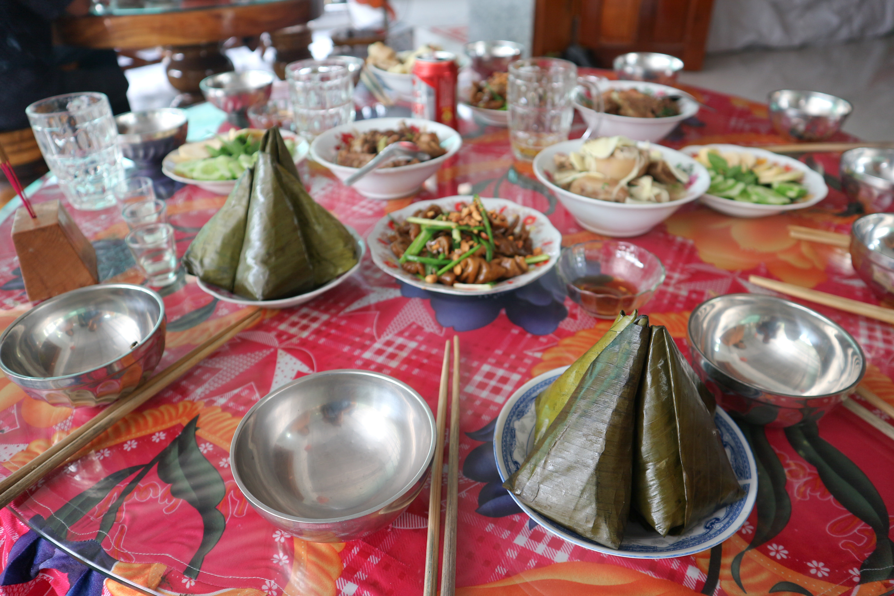 'Banh it' is served as an offering during death anniversarys at Nguyen Thi Kim Lan’s family at My Ngai Communes, Cao Lanh City, Dong Thap Province. Photo: Ngoc Phuong / Tuoi Tre News