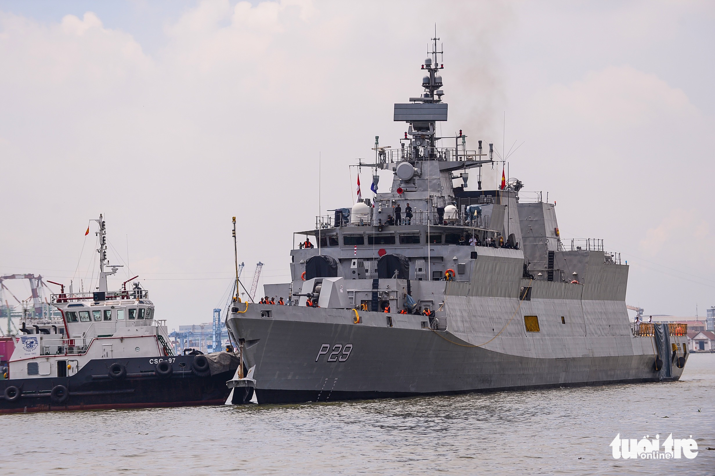 Indian naval ship INS Kadmatt arrives at Nha Rong Wharf, Ho Chi Minh City, June 24, 2022. Photo: Quang Dinh / Tuoi Tre