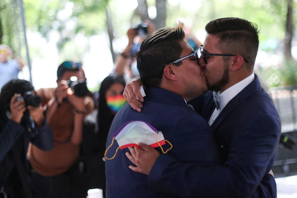 After two-year hiatus, Mexico City conducts mass ceremony for same-sex couples