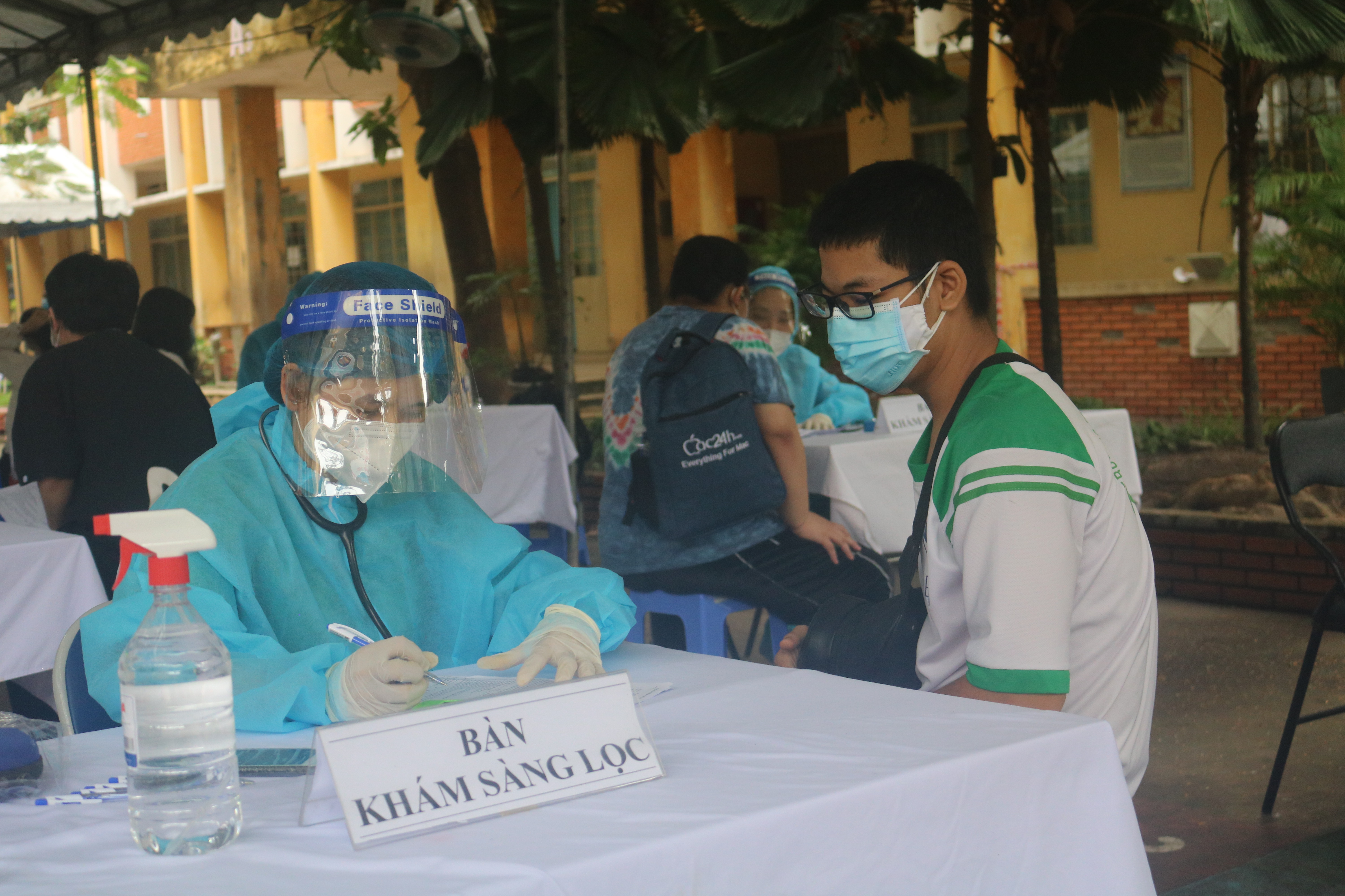 Ho Chi Minh City committed to providing second COVID-19 booster shots for residents