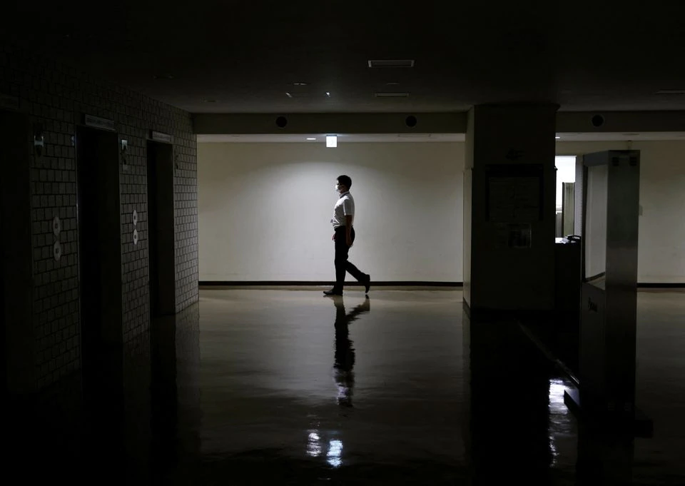 The interior of Ministry of Economy, Trade and Industry (METI) building is dimly lit to save electricity during daytime as Japanese government issues warning over possible power crunch, in Tokyo, Japan June 27, 2022. Photo: Reuters