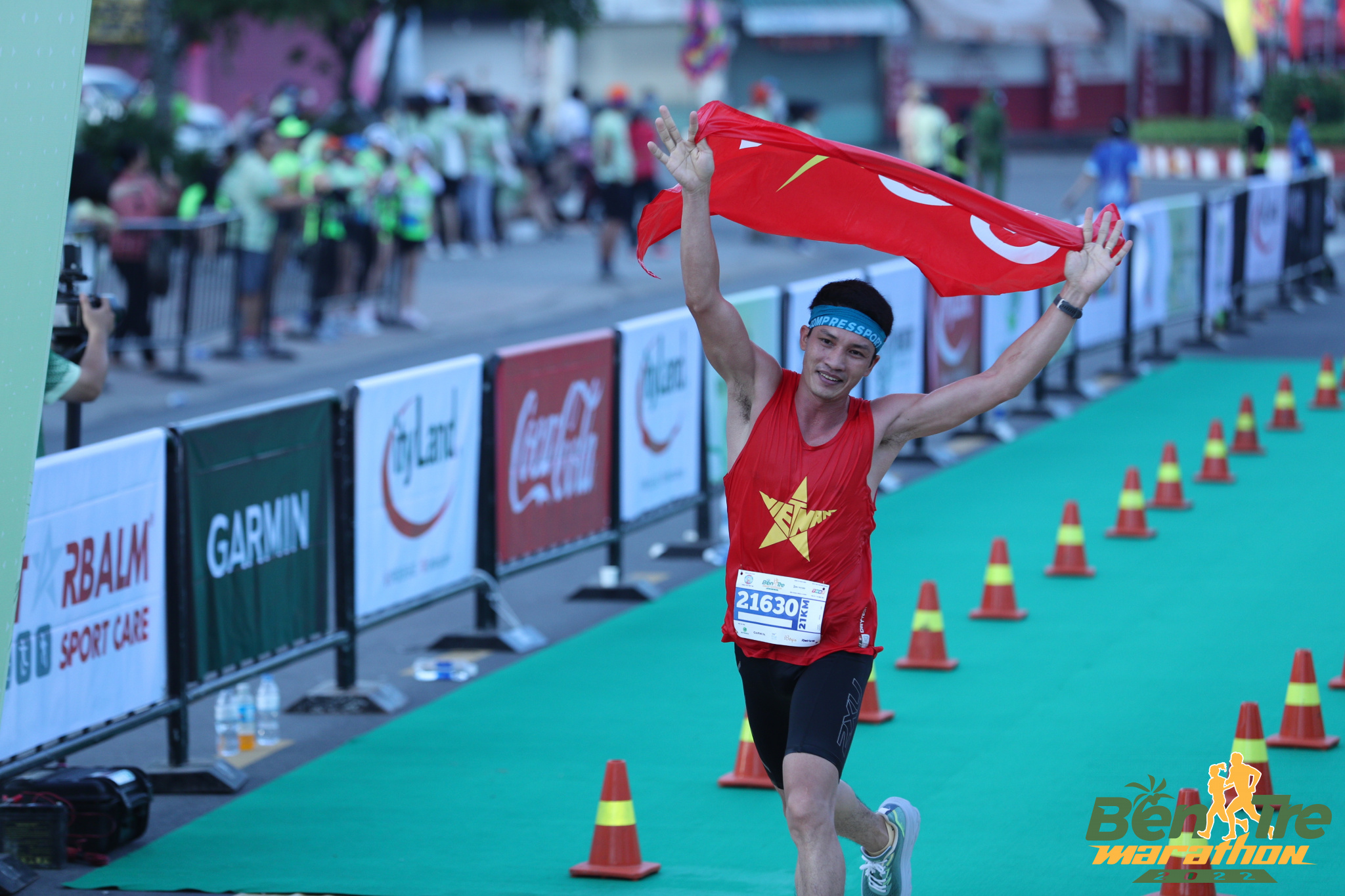 A runner reacts after crossing the finish line at the 2022 Ben Tre Marathon in Ben Tre Province, Vietnam, June 26, 2022. Photo: M.Q. / Tuoi Tre