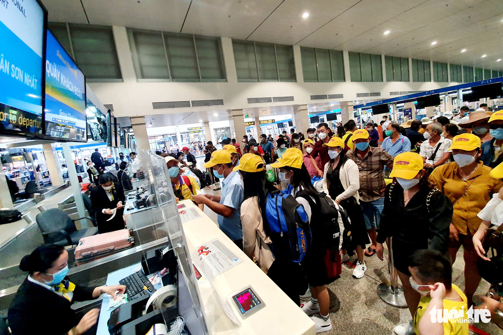 Groups of tourists are seen at Tan Son Nhat International Airport in Ho Chi Minh City. Photo: Cong Trung / Tuoi Tre