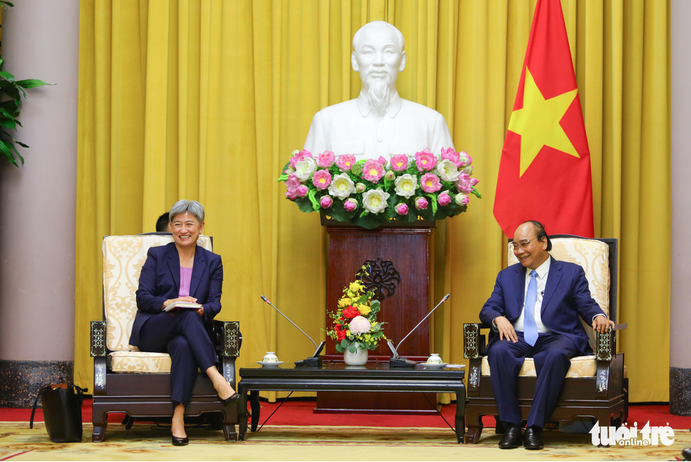 This image shows Australia’s foreign minister Penny Wong received by Vietnam’s State President Nguyen Xuan Phuc at a reception in Hanoi on June 27, 2002, during which Phuc asked Australia to continue providing ODA to Vietnam. Photo: Minh Khang / Tuoi Tre