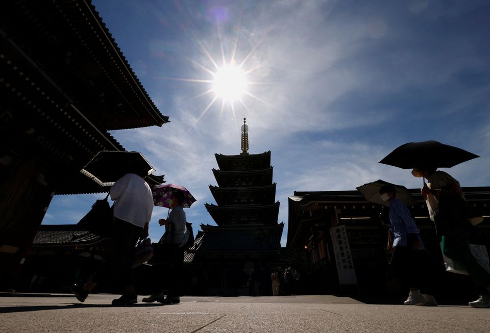 Visitors holding umbrellas stroll at Sensoji temple as Japanese government issues warning over possible power crunch due to heatwave in Tokyo, Japan June 29, 2022. Photo: Reuters