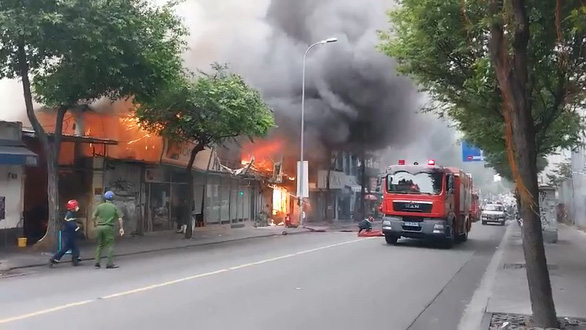 Fire engulfs paint shop in downtown Ho Chi Minh City