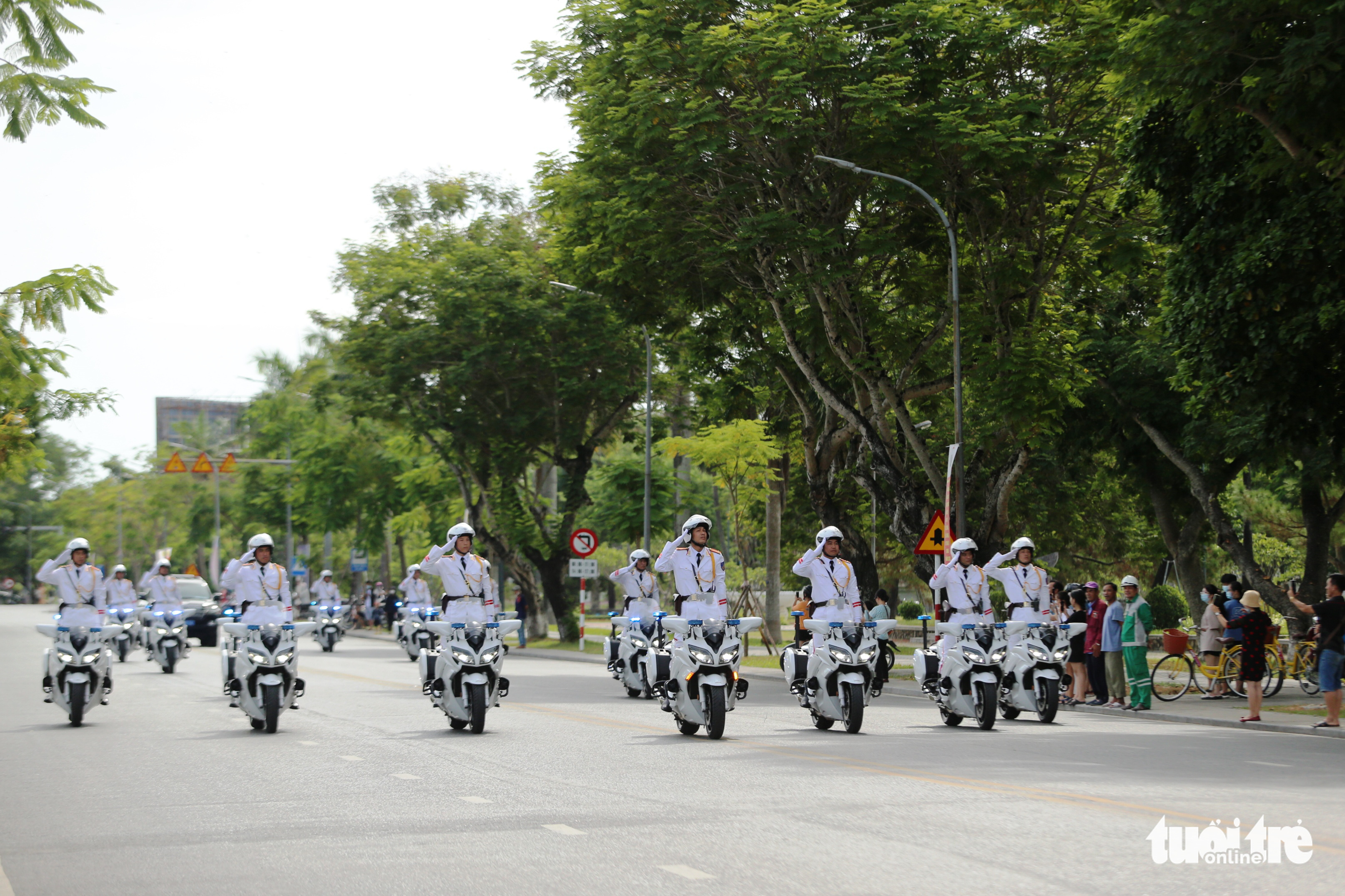 A performance by traffic police officers in Thua Thien-Hue Province, Vietnam, July 4, 2022. Photo: N.Anh / Tuoi Tre
