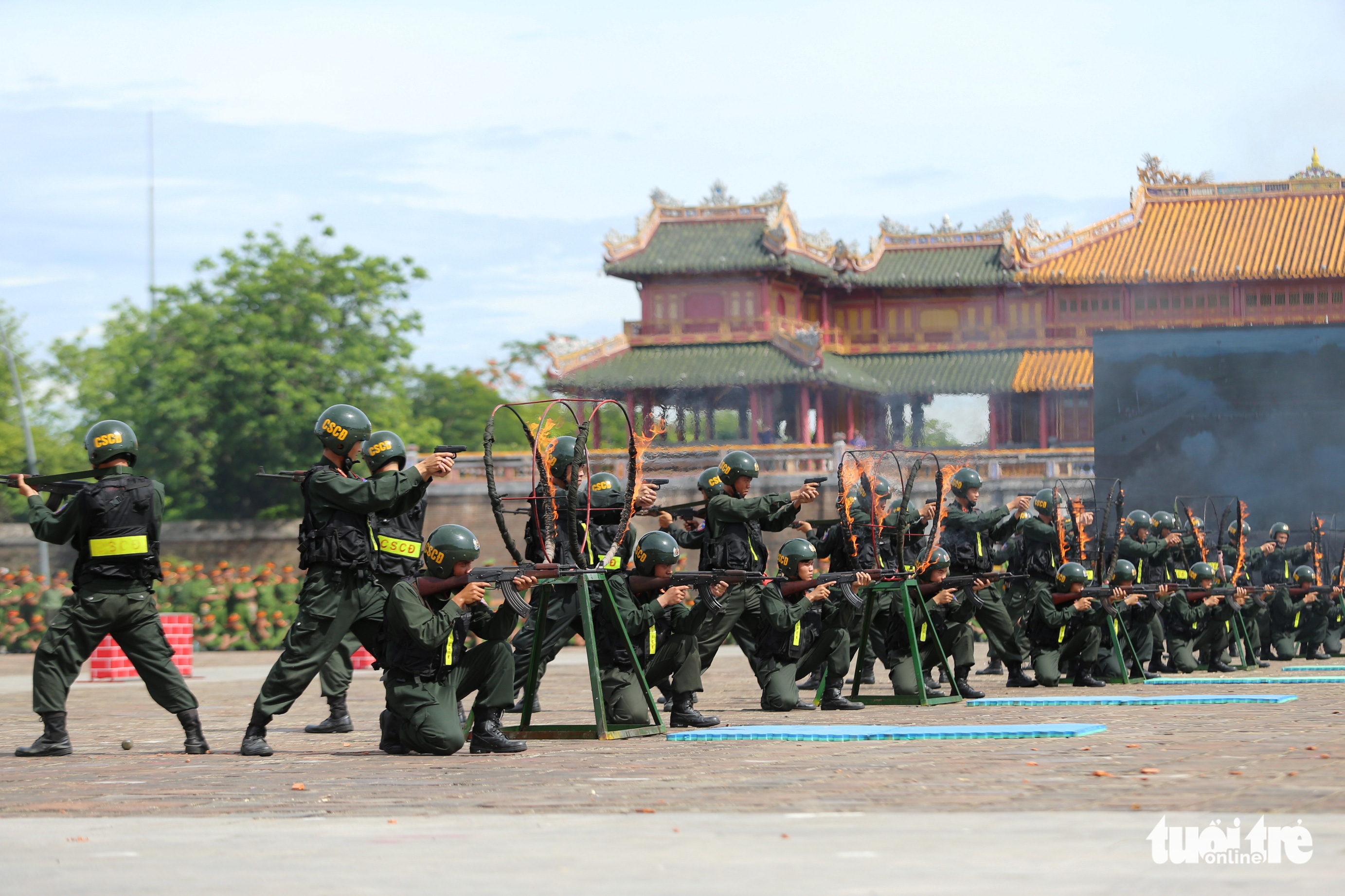 A shooting performance during the opening ceremony of the competition’s final round in Thua Thien-Hue Province, Vietnam, July 4, 2022. Photo: N.Anh / Tuoi Tre