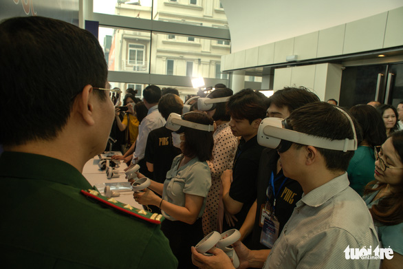Visitors tour the virtual reality exhibition about Vietnam's seas and islands in Hanoi, on July 7, 2022. Photo: Nguyen Hien / Tuoi Tre