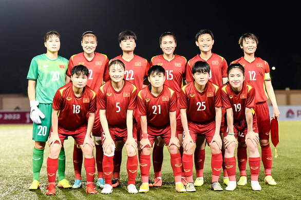 The young formation of Vietnam before playing their opener with Cambodia at the AFF Women’s Championship in the Philippines on July 7, 2022. Photo: Vietnam Football Federation