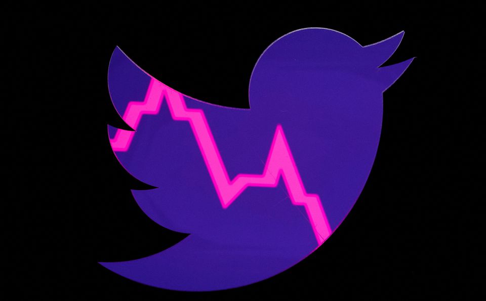 Illustration shows Twitter logo and a decreasing stock graph in this illustration taken, April 25, 2022. Photo: Reuters