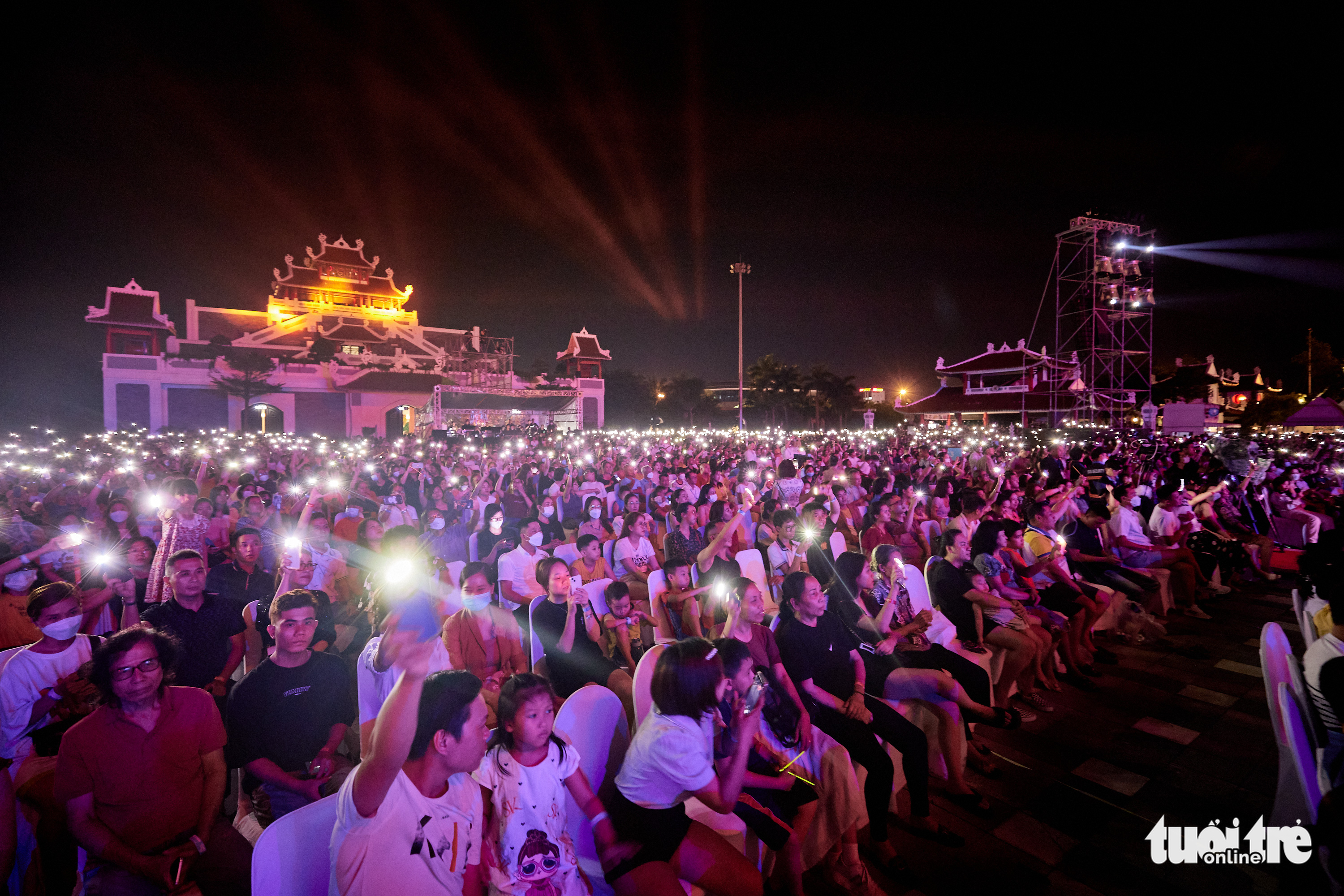 The audience of the Take me to the Sun music festival in Da Nang City, Vietnam, July 9, 2022. Photo: S.G. / Tuoi Tre